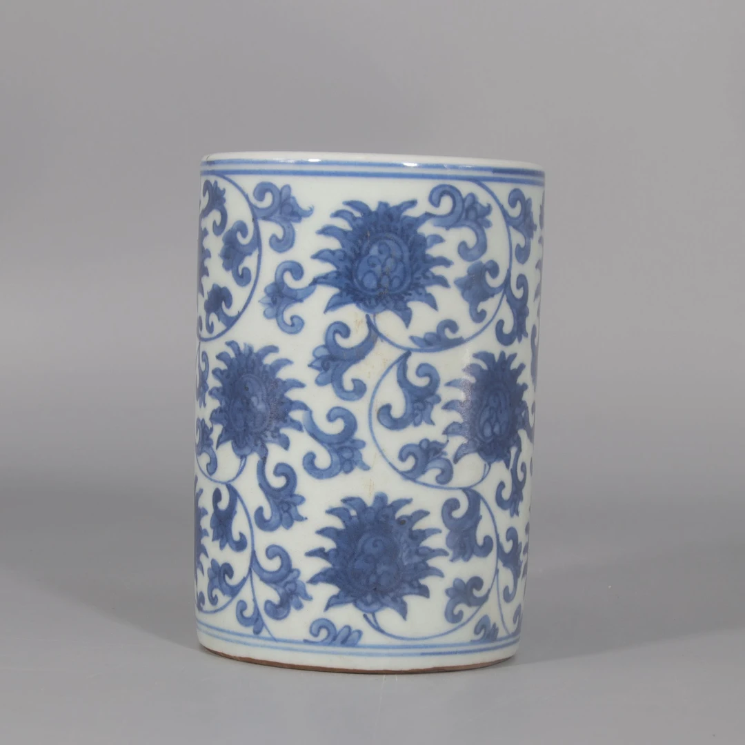 青花缠枝莲纹笔筒     H406-035