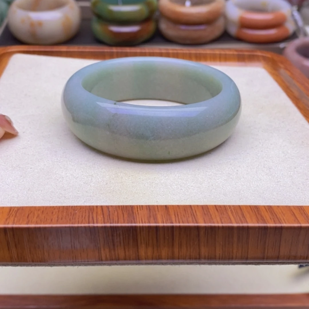 【闪购商品】石英质玉手镯未镶嵌