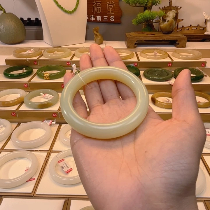 和田玉手镯未镶嵌9