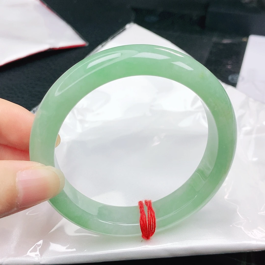 翡翠手镯未镶嵌正