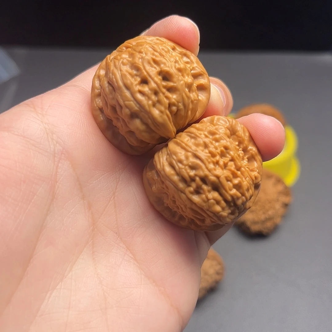 文玩核桃把件白狮子