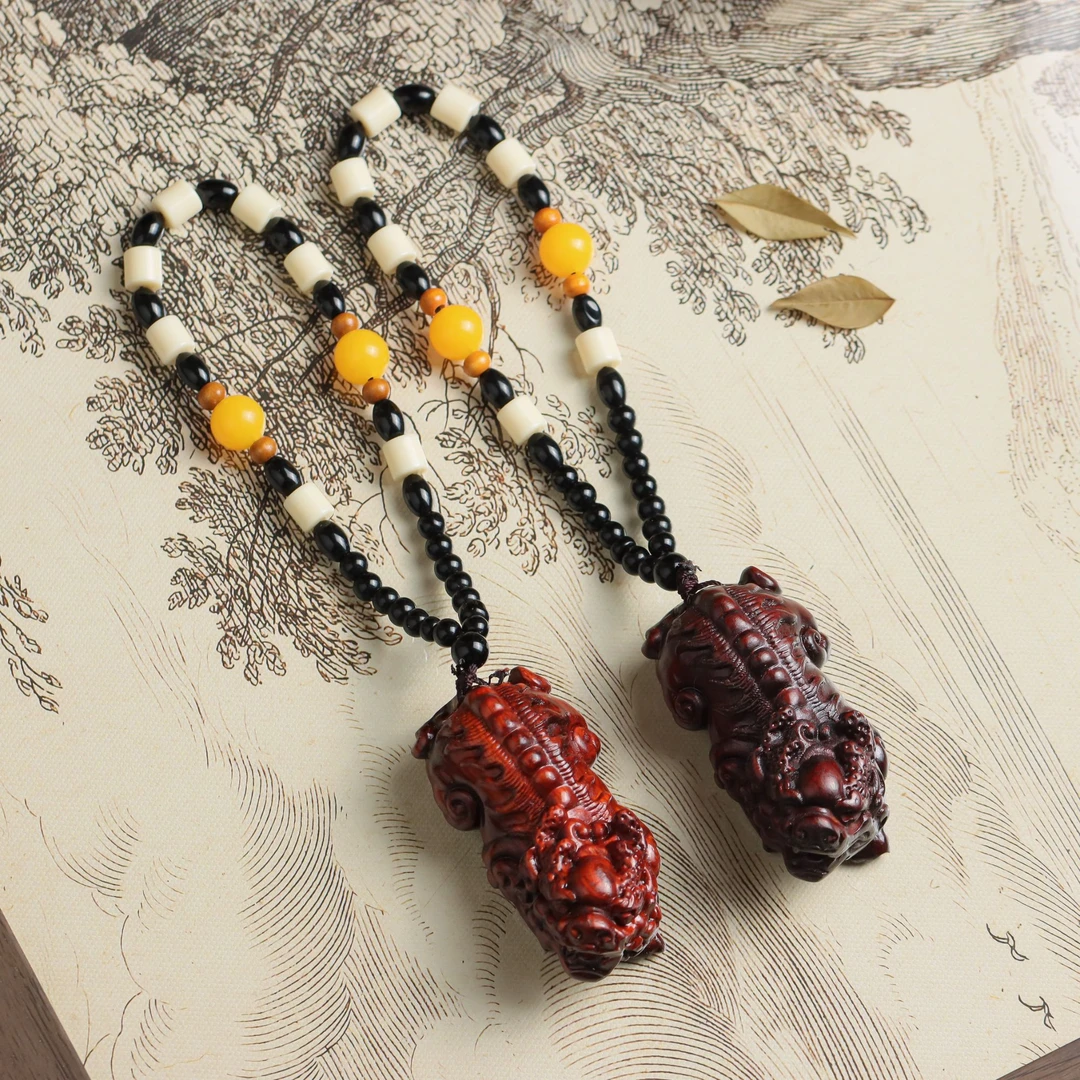 血檀貔貅雕刻文玩手把件（大号）多样性发货 发其一