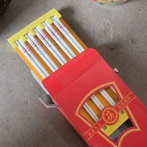 微瑕，不能明火，10双筷子有礼盒