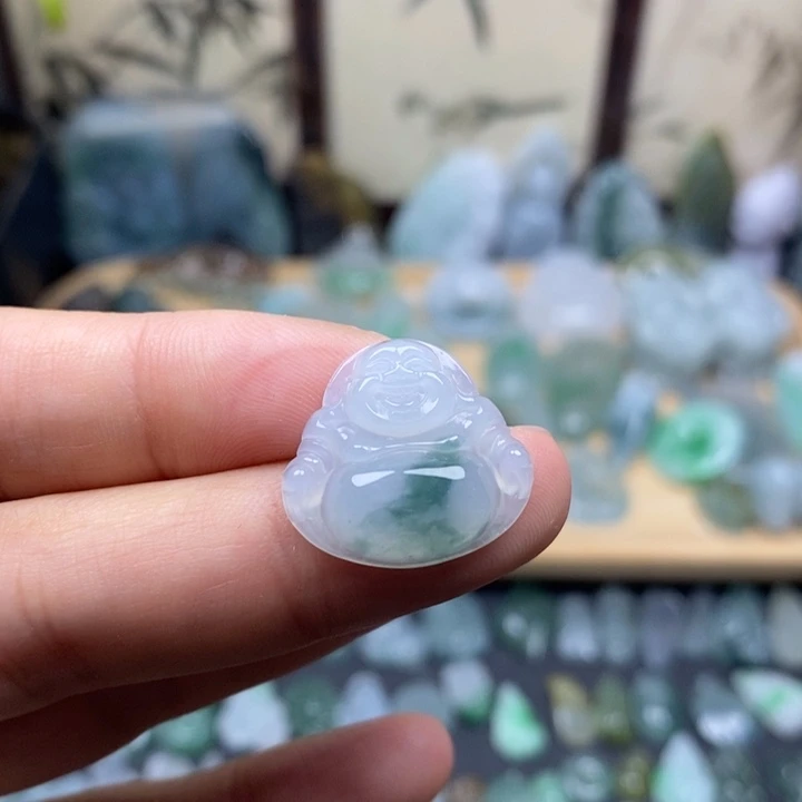 翡翠未镶嵌颈饰佛公
