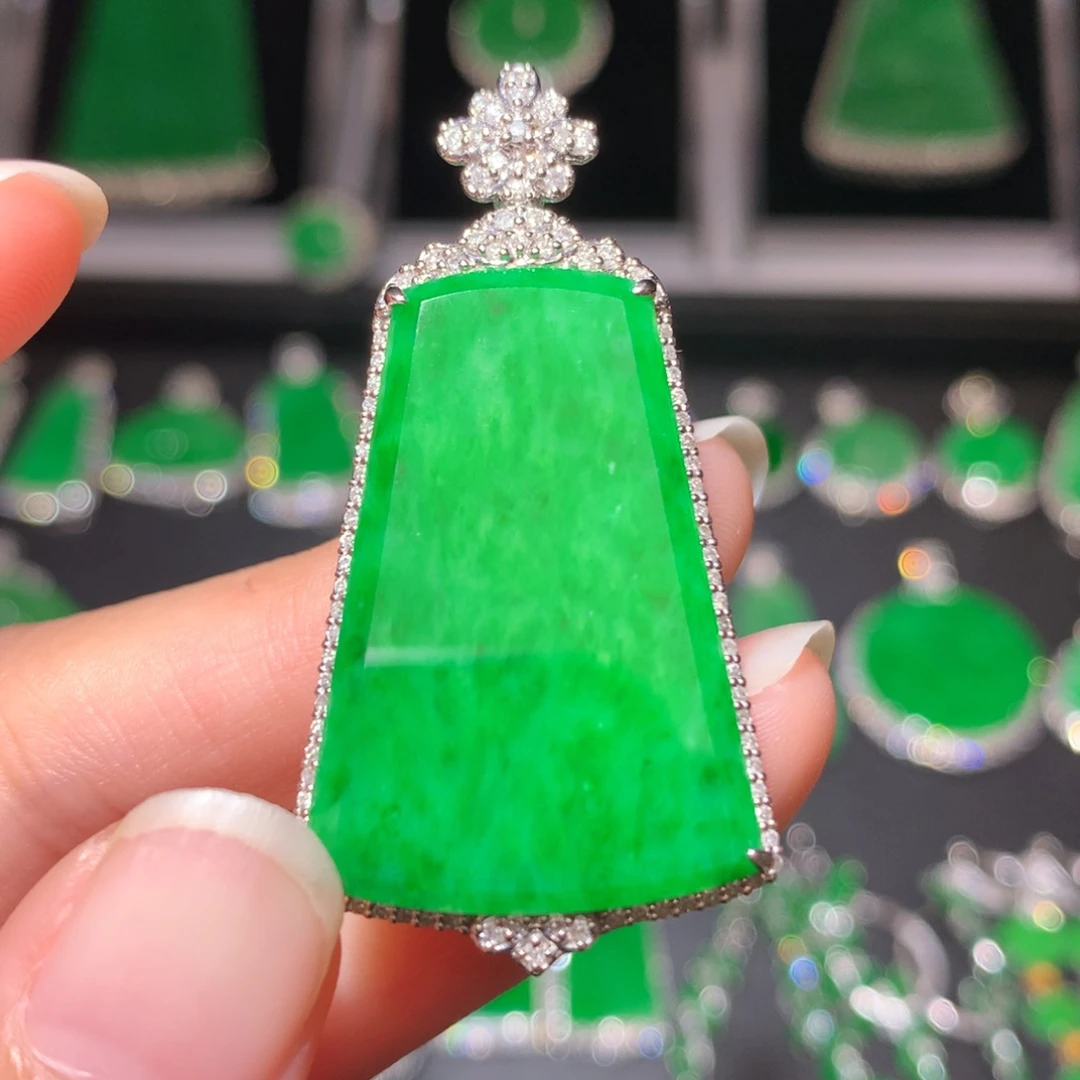 翡翠颈饰18K金镶嵌翡翠