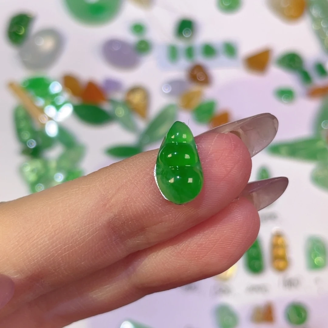 翡翠未镶嵌颈饰裸石