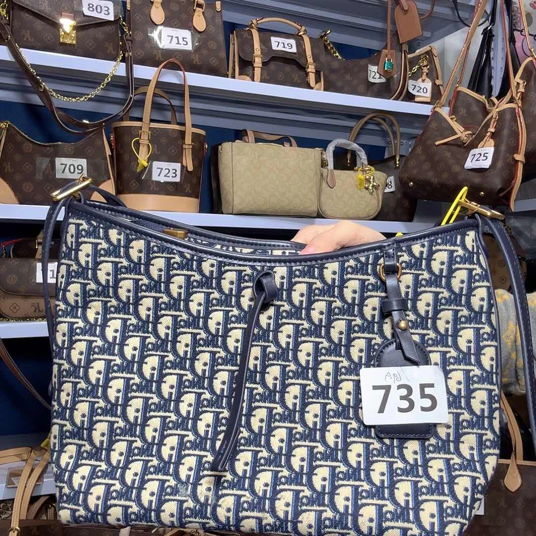 PVC77女包时尚潮流休闲