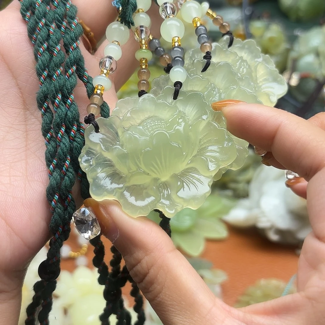 蛇纹石玉未镶嵌吊坠