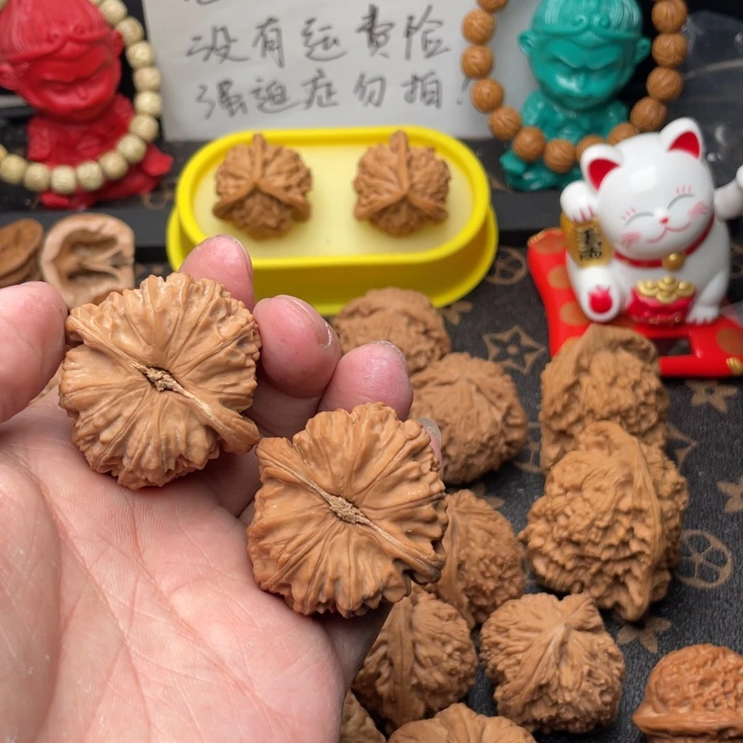 核桃把件还*39无修白狮子