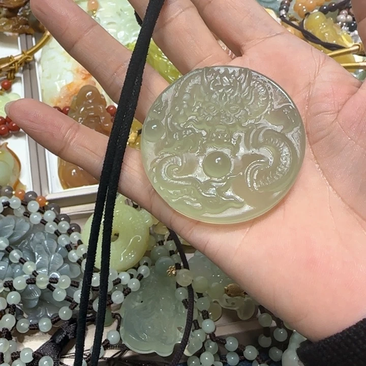 蛇纹石玉吊坠未镶嵌