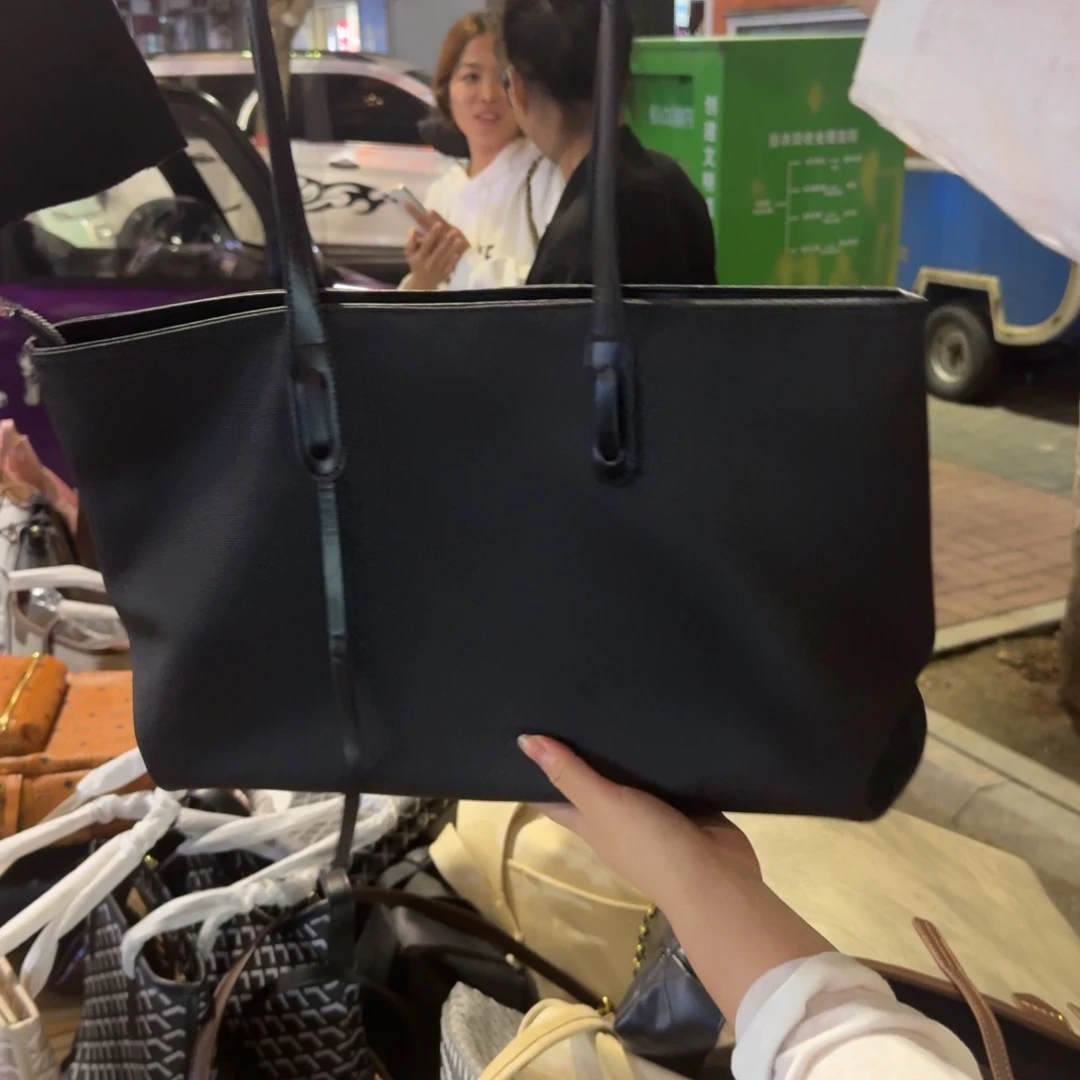 PVC黑色软面托特包