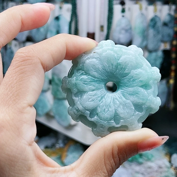 颈饰足铂镶嵌翡翠翡翠