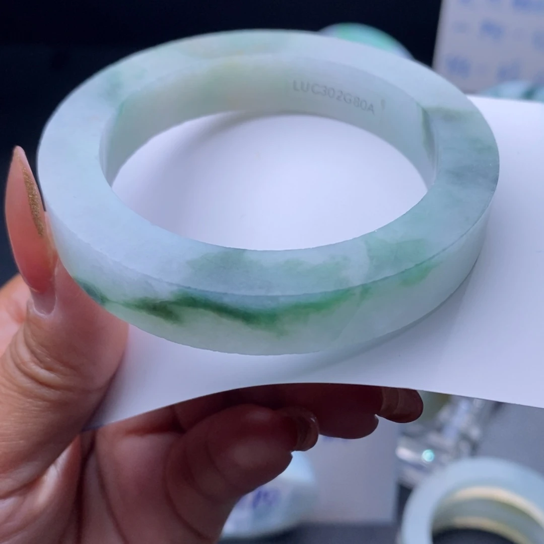 定制翡翠未镶嵌翡翠手镯