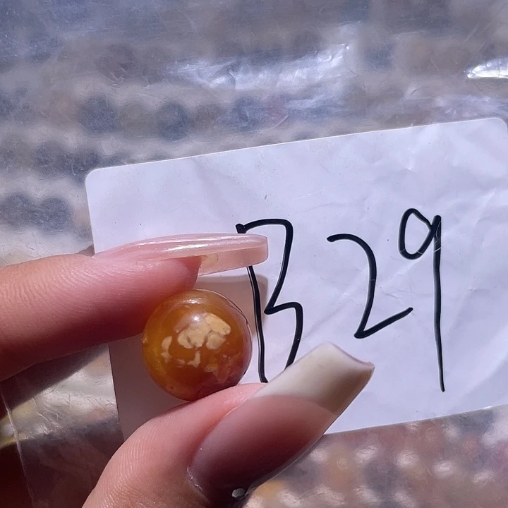 琥珀未镶嵌裸石13.6福利