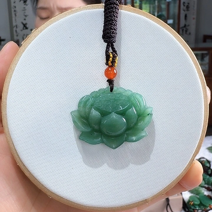 颈饰未镶嵌密玉（石英质玉）