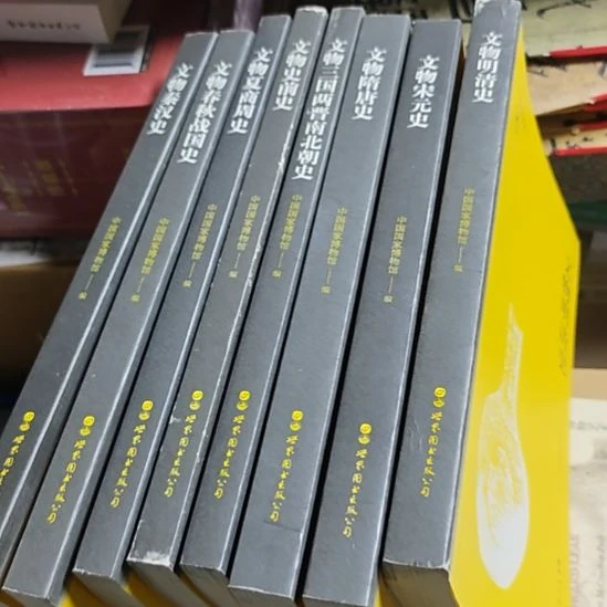 文物中国史，函套不好不好了，书好书好，又说有好书。