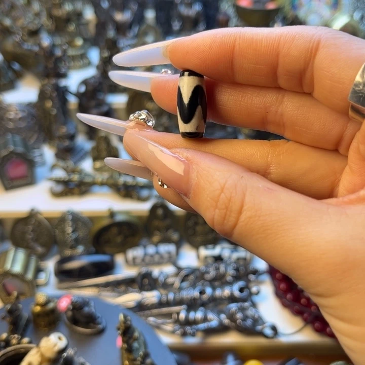 A***刘泥塑闪价漏价一件