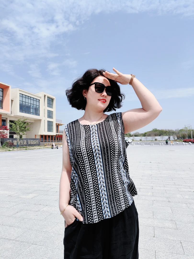 大码女装新款无袖圆领休闲上衣
