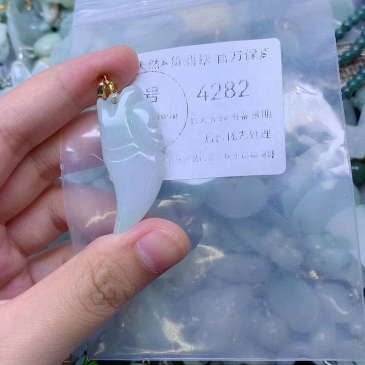 吊坠(不含链)未镶嵌翡翠