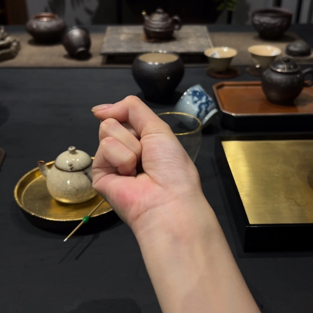 ****n瓷片陶瓷。       陶瓷。