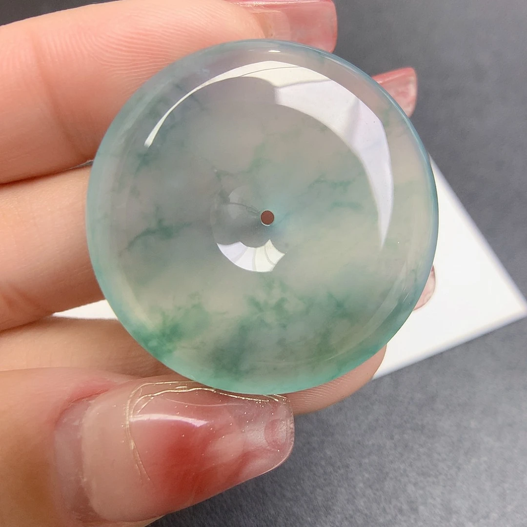 翡翠颈饰未镶嵌平安扣