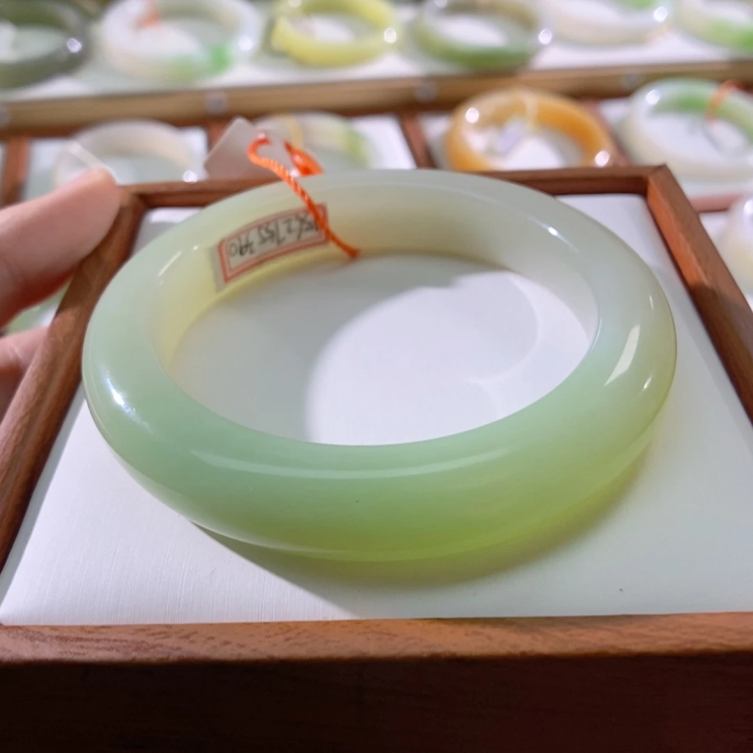 【闪购商品】未镶嵌手镯和田玉（翠青玉）