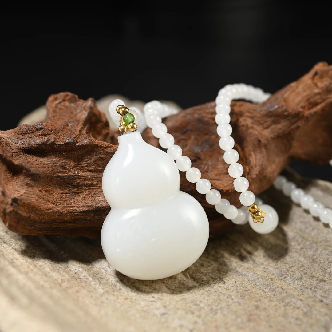 LOT8807 2511130025和田玉葫芦挂件/保利