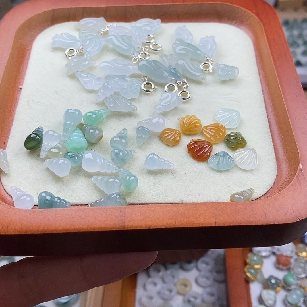 翡翠颈饰未镶嵌小提溜1个