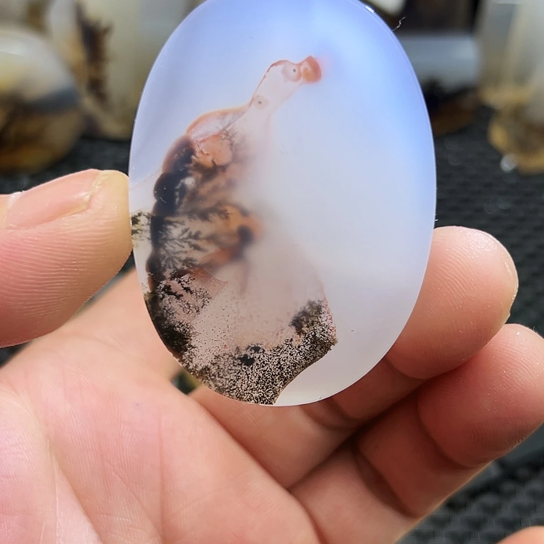 在***人玛瑙/玉髓未镶嵌珠宝半成品