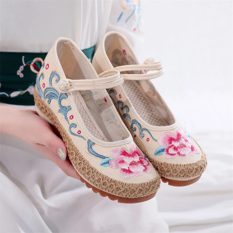 春季新款老北京布鞋民族风内增高绣花布鞋软底亚麻牛筋底女款单鞋