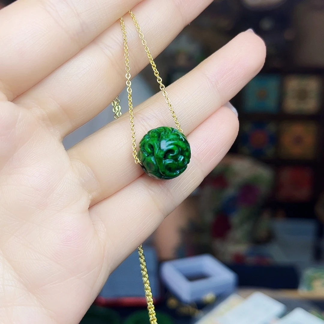 翡翠未镶嵌颈饰多样性