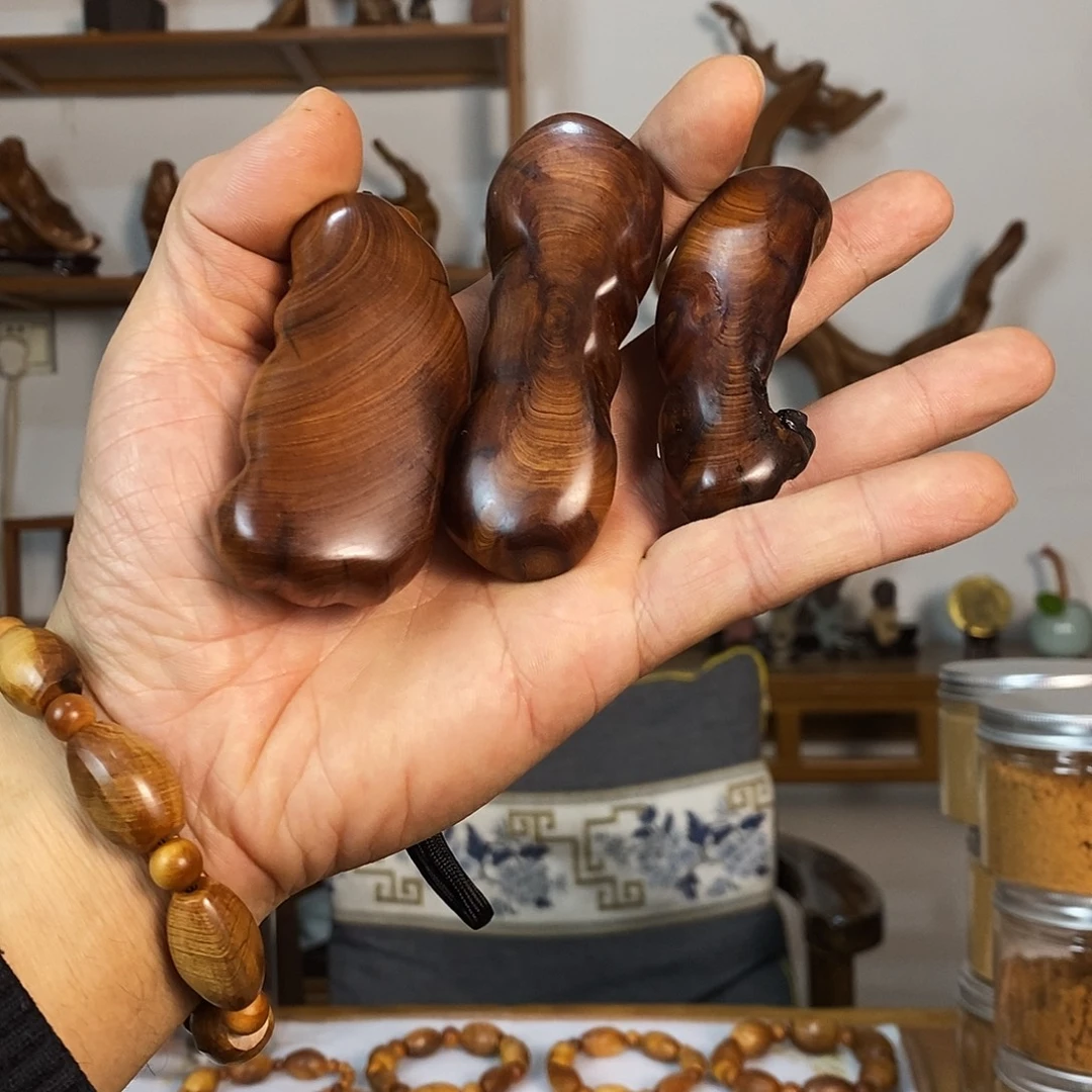 木宁子崖柏随型把玩