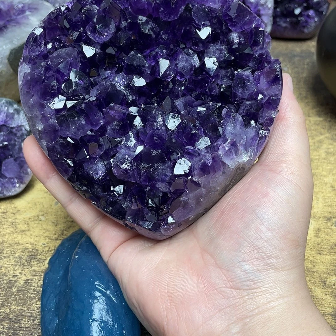 K***i未镶嵌大型摆件（非配饰）紫晶