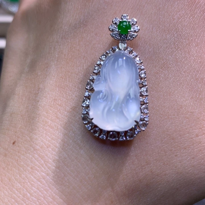 翡翠18K金镶嵌颈饰翡翠