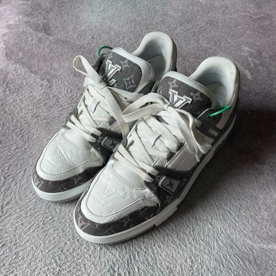 99新 LouisVuitton/路易威登 trainer牛仔灰白板鞋/45码/无配件