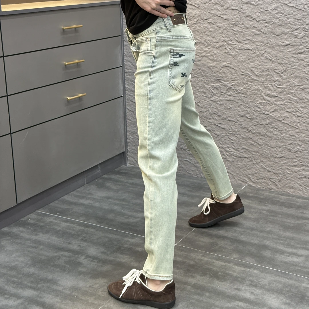 2025春季新款时尚休闲百搭刺绣净版男士修身小脚牛仔裤Xz31
