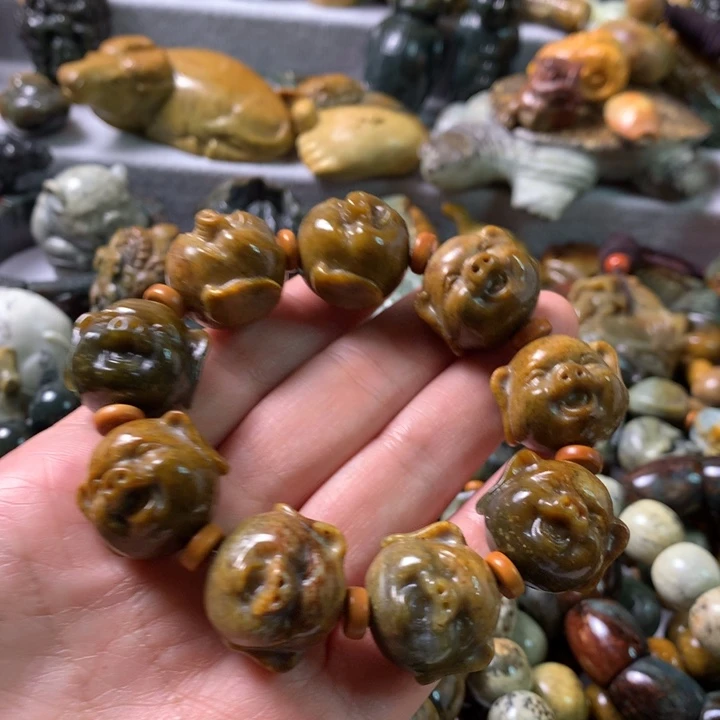 未镶嵌岫岩河磨玉（透闪石质玉）把件