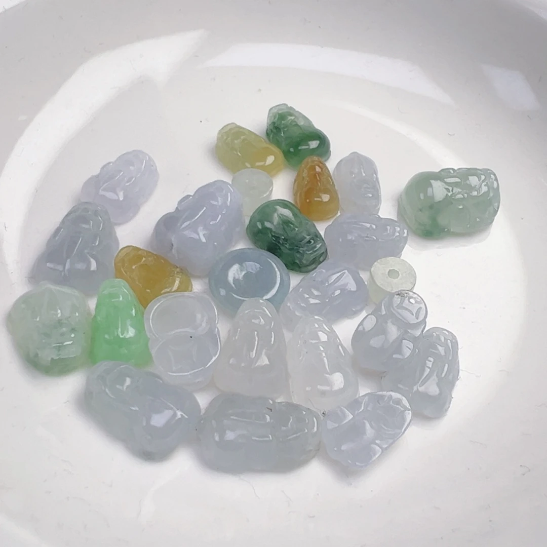 翡翠散珠小貔貅一只