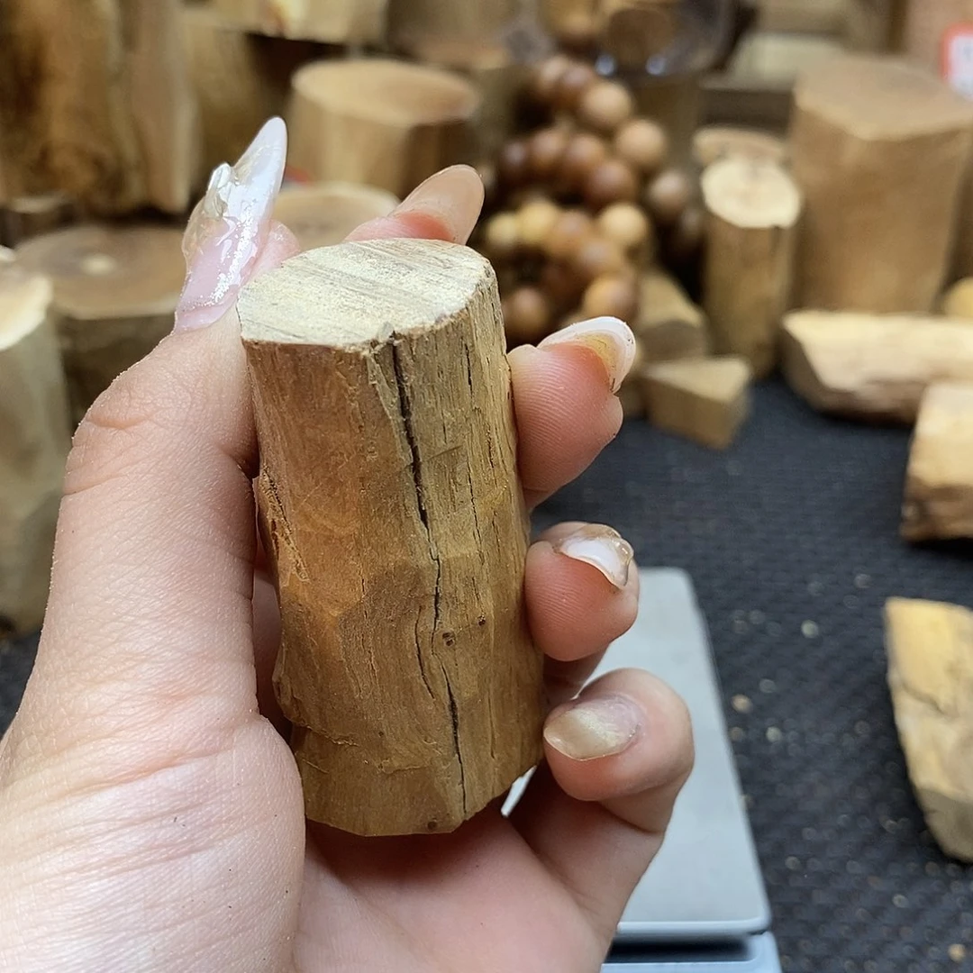 木l***7老山檀香木料木料