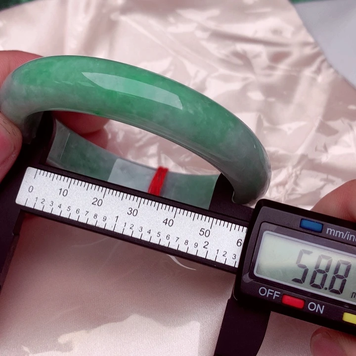 翡翠手镯未镶嵌a货