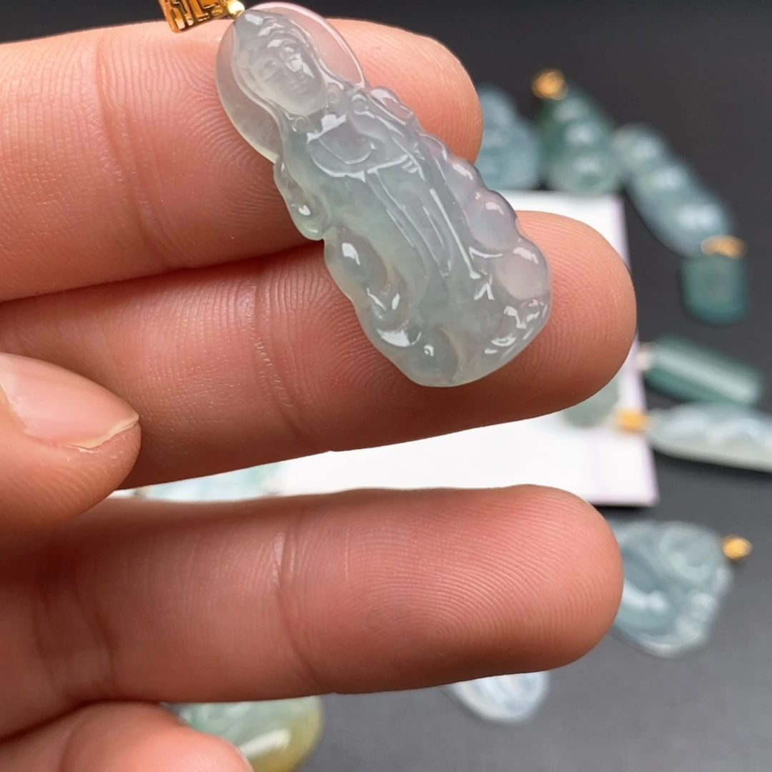 颈饰18K金镶嵌翡翠