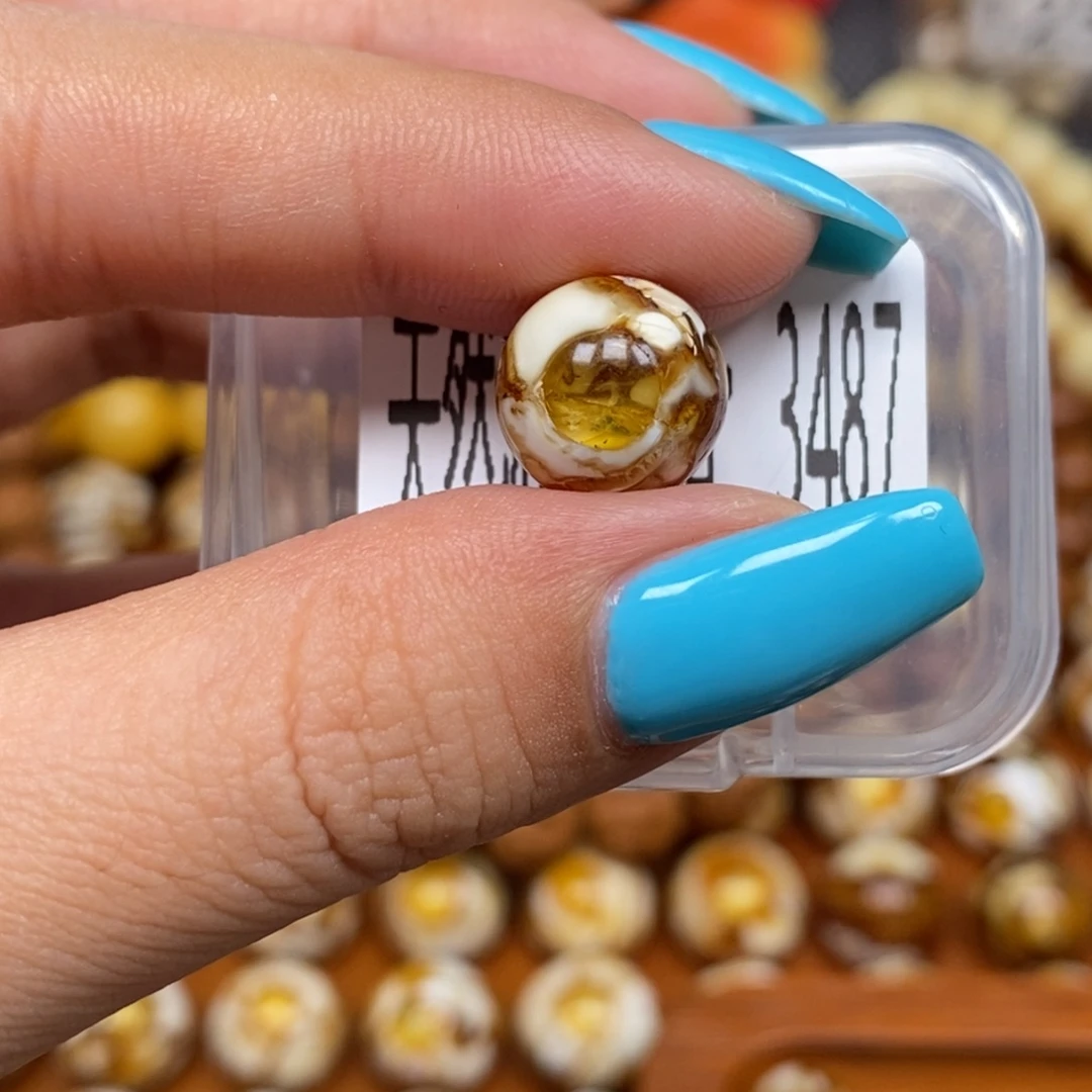 蜜蜡未镶嵌珠宝奇石3487