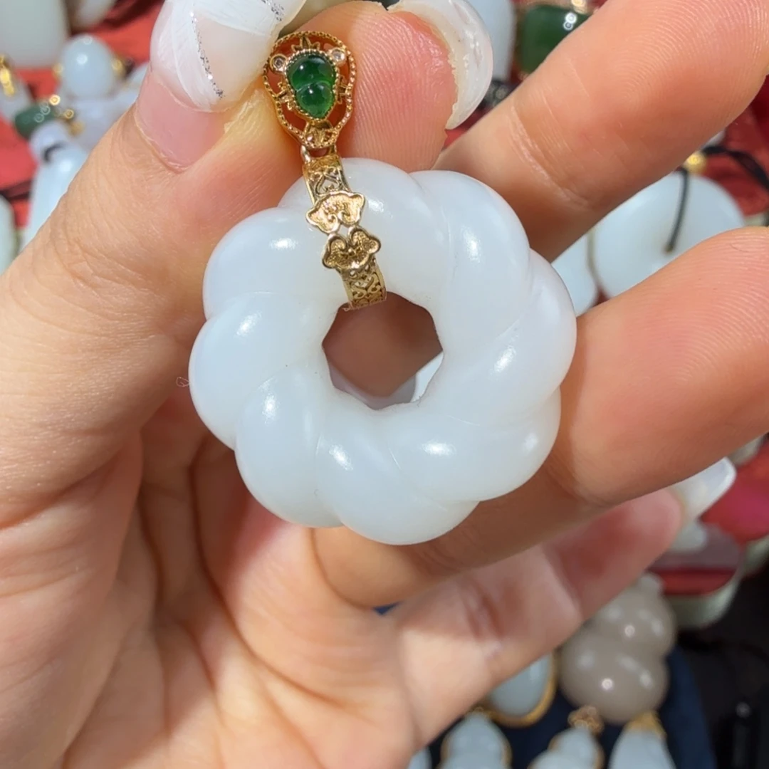 和田玉18K金镶嵌颈饰