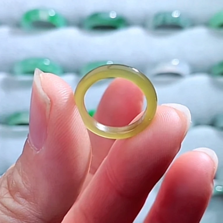 天然翡翠戒圈，小圈口，可做耳饰