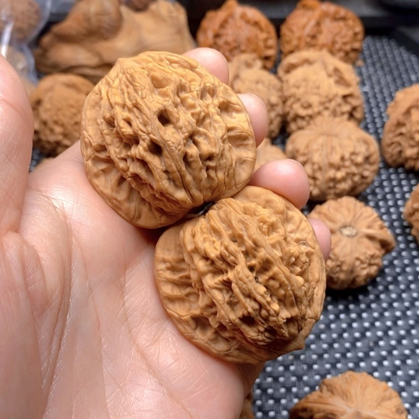 【闪购商品】文玩核桃吊坠禾*月核桃