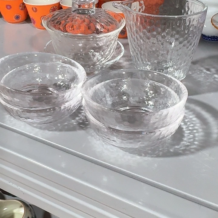 主人杯一个，瓷。。品茗