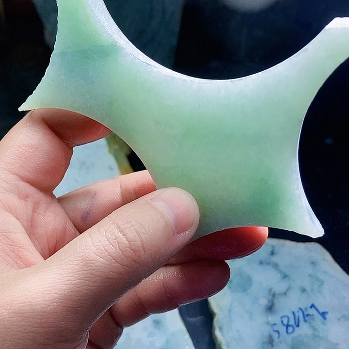 翡翠未镶嵌颈饰毛料88