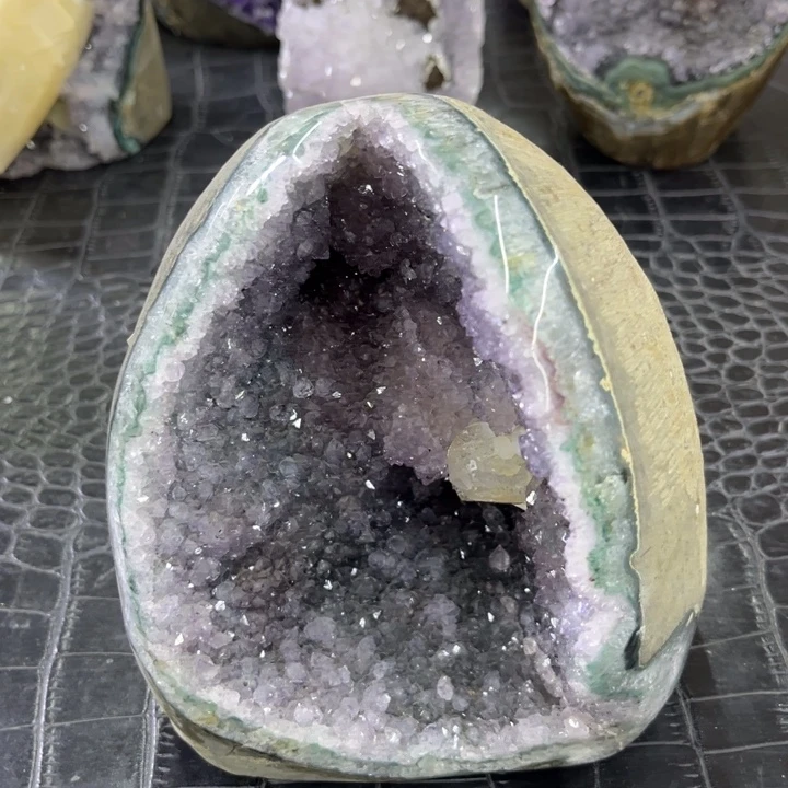 水晶珠宝半成品未镶嵌彩晶奇石簇