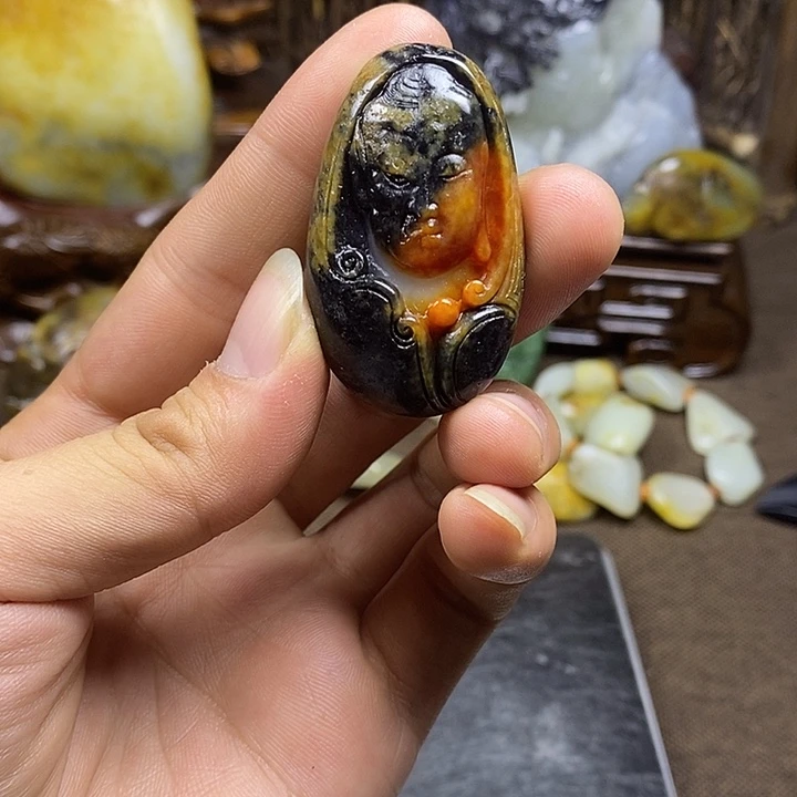 和田玉未镶嵌把件