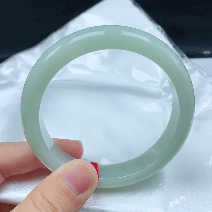 翡翠手镯未镶嵌天然翡翠手镯